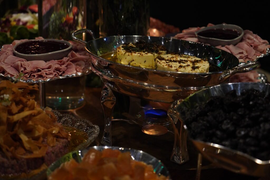 Como oferecer uma experiência completa na sua festa de formatura no salão Vivaro 2 Saiba como o Salão Vivaro pode proporcionar a festa de formatura dos sonhos para você e sua turma, cuidando de todos os detalhes, equipe e infraestrutura.