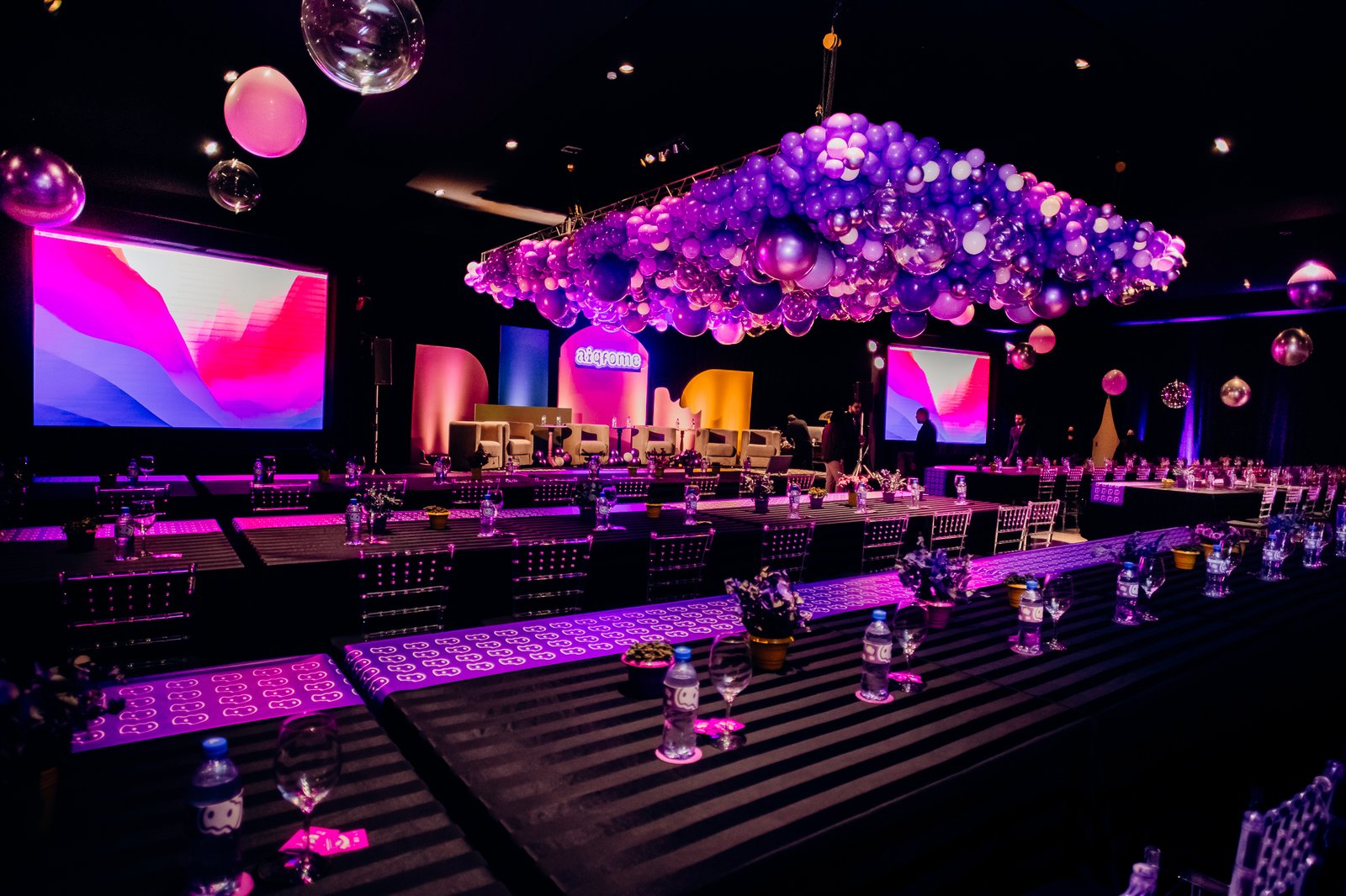 Eventos corporativos inovadores em 2024? Descubra as tendências de decoração e como o Vivaro Eventos te ajuda a criar uma experiência inesquecível!